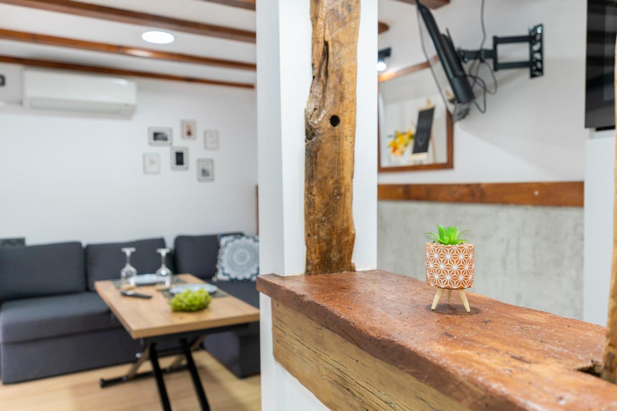 וליקו טורנובו Bobevata Guest House - Floor 1 - Stunning View Old Town מראה חיצוני תמונה